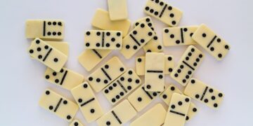 Play Dominoes Like a Pro: 4 Etiquettes to Follow