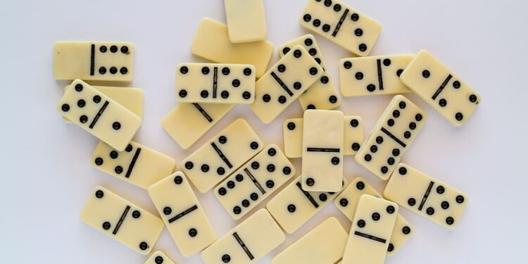 Play Dominoes Like a Pro: 4 Etiquettes to Follow