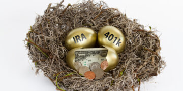 Discover the Pros and Cons of Rolling Over Your 401k to Gold