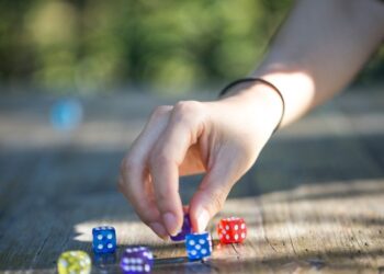 Can probability calculations guide dice strategies?